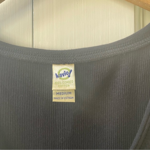 Motion wear NWT Black tank top with a sprinkle design on the front - Picture 5 of 5